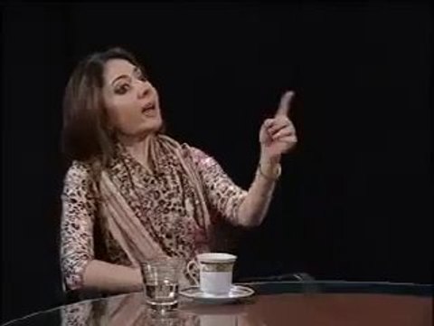 Sharmeela farooqi fights with shahzeb khanzada