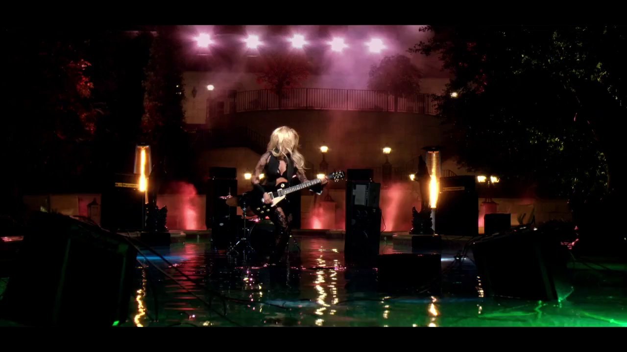 Shakira - Can't Remember to Forget You ft.avi