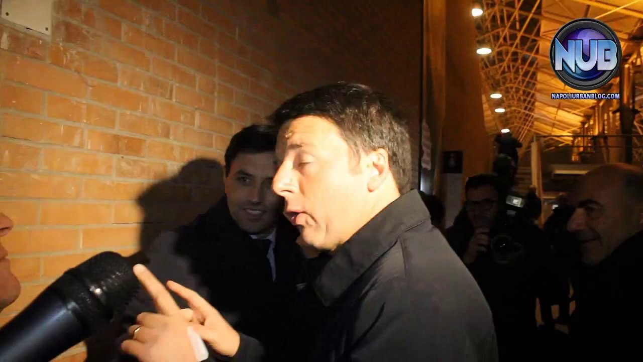 Renzi evita i giornalisti a Napoli