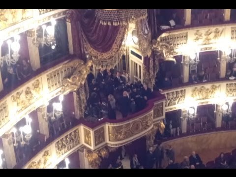 Napoli - San Carlo, l'orchestra protesta ma va in scena (16.01.14)