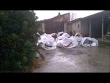 Aversa (CE) - Una discarica di rifiuti speciali nel cimitero (12.01.14)