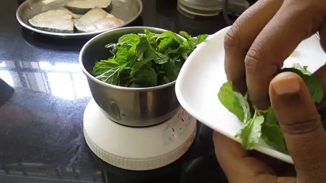 Mint flavoured fish fry in Tamil ( Eng subtitle ) - vanjiram fish fry recipe
