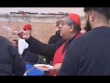 Napoli - Natale, il cardinale Sepe offre pranzo ai poveri -2- (28.12.13)