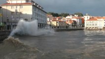 Impresionantes imágenes del temporal en Luanco. Asturias