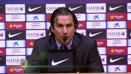 Pizzi  celebra la victoria del Valencia en el Nou Camp