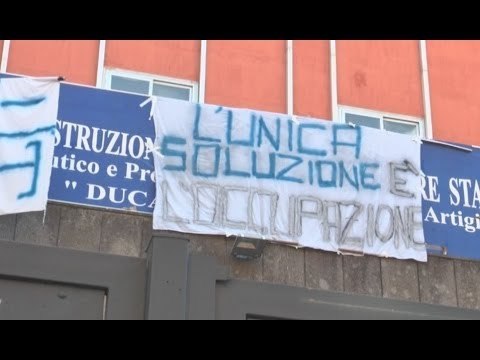Napoli - Scuole occupate dagli Lsu (12.12.13)