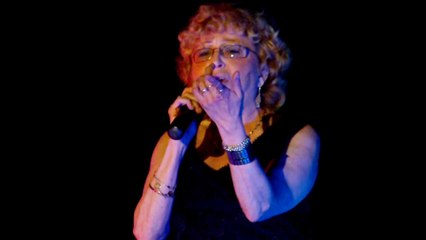 Piaf : L'hymne à l'amour interprètée par Brigitte Blé.