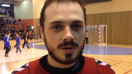 "On a encore les cartes en main"