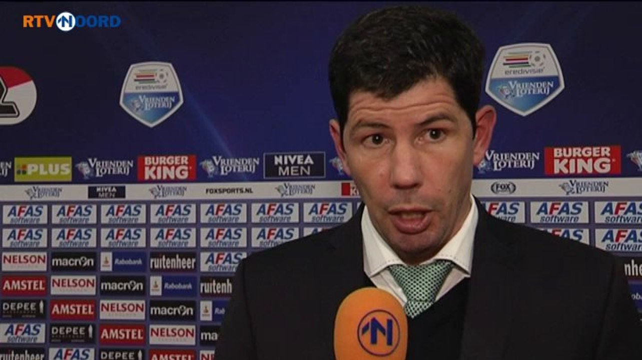 Trainer Erwin van de Looi in gesprek met verslaggever Elwin Baas - RTV Noord