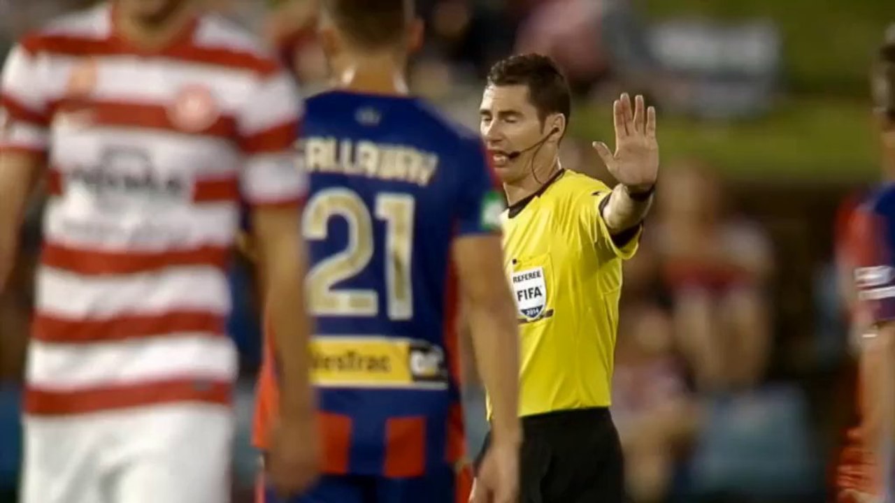 A-league: ende statt rot - schiri pfeift zu früh ab