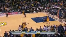Luis Scola termine le match en lançant le ballon sur les fesses de Paul Pierce