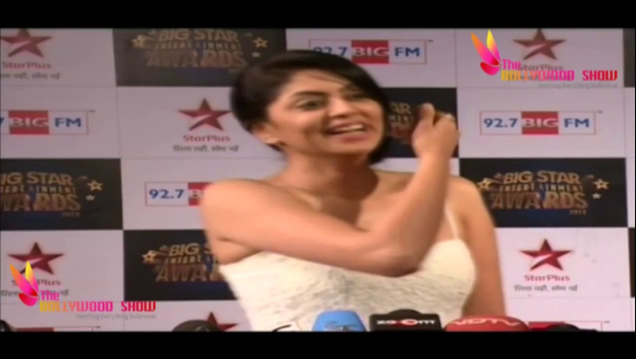 Hot Kavita Kaushik Show Her Deep Cleavage