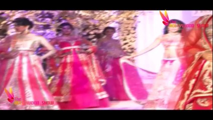 Jaqueline Fernandes Braless Hot Ramp Walk | Uncensored