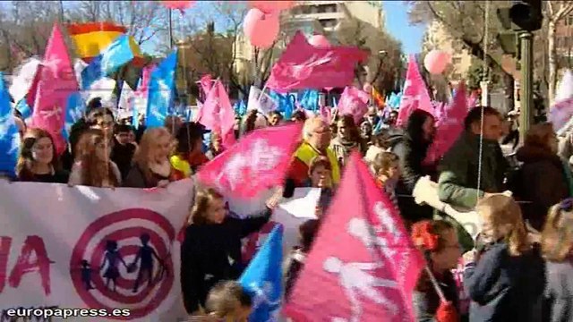 Centenares de personas defienden la familia en Madrid