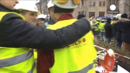 Espectacular demolición de una torre de oficinas en Francfort