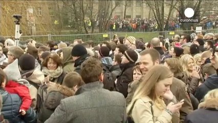 Frankfurt tower comes crumbling down
