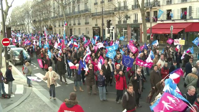 Franceses protestam contra união gay
