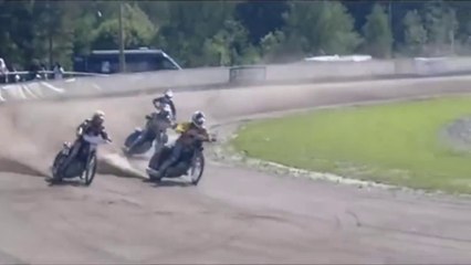Speedway Dirt Bike Racing - Near Crash