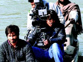 Shahid Kapoor hides his baldness under cap