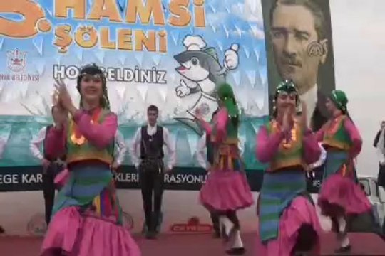 İzmir'de hamsi şöleni