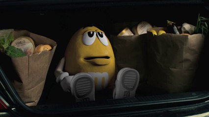 Le M&M's Jaune Kidnappé par la Mafia Russe!! Pub Superbowl 2014