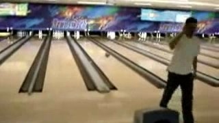 regis_fait_du_bowling