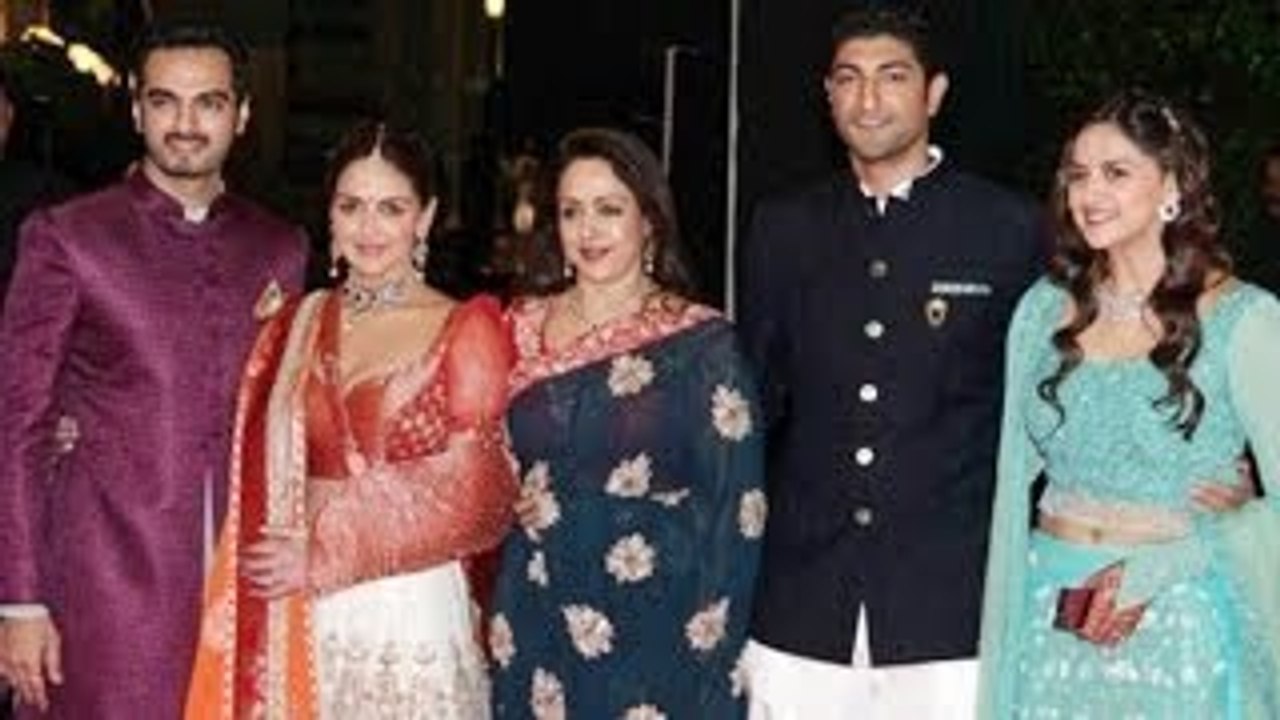 Ahana Deols Sangeet Ceremony | Isha deol, Hema Malini, Dharmendra