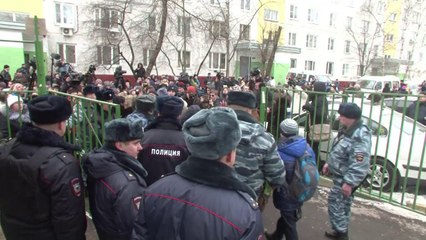 Alumno armado invade escuela en Moscú
