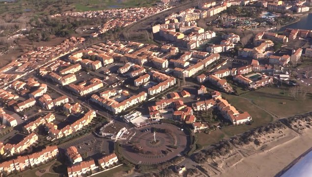 DESNOS MICHEL VOUS PRESENTE UN MORCEAU DE SURVOL AU DESSUS DU CAP D AGDE