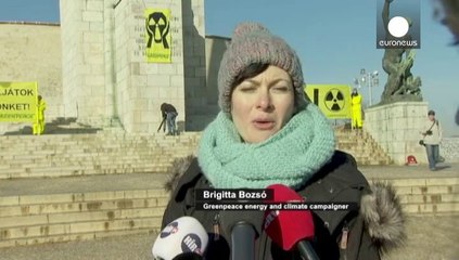 Protesta de Greenpeace en Budapest contra la ampliación de la central nuclear de Pax