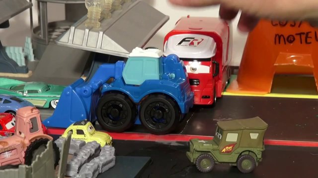 Play Doh Diggin Rigs Sam the Scooper in Pixar Cars Radiator Springs
