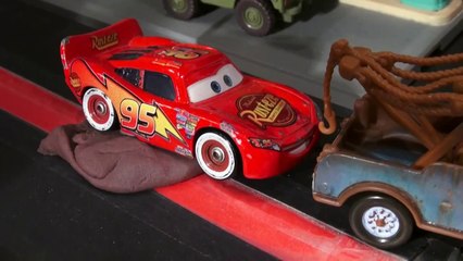 Play-Doh Pixar Cars Radiator Springs, Lightning McQueen gets Stuck in the Mud !!