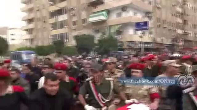 أهالي بورسعيد يشيعون جنازة شهيد مروحية سيناء في جنازة عسكرية