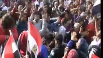 الآلاف المواطنين يحتفلون بثورة يناير والطائرات الحربية تلقى الأعلام بالفيوم