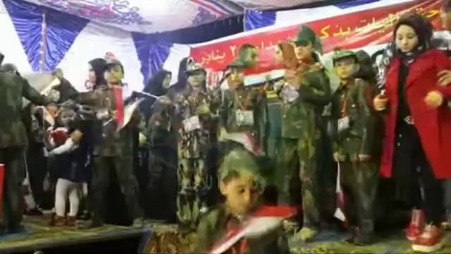 أطفال الدقهلية يكرمون أسر شهداء ثورة 25 يناير