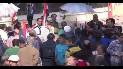 أهالي الإسكندرية يحتفلون بانتهاء الاستفتاء أمام القائد إبراهيم‎