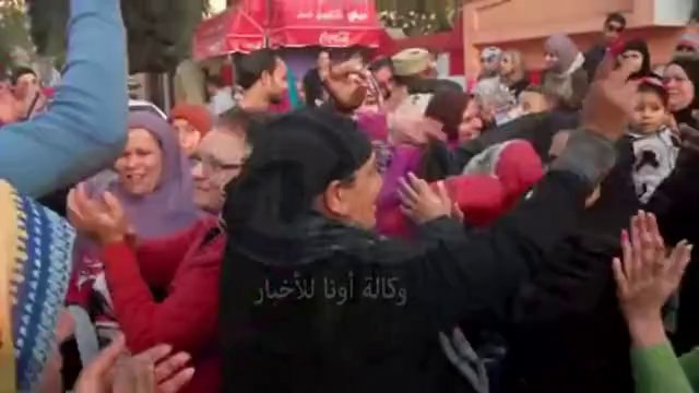 مواطني الفيوم يرقصون مع رجال القوات المسلحة على أنغام تسلم الأيادي