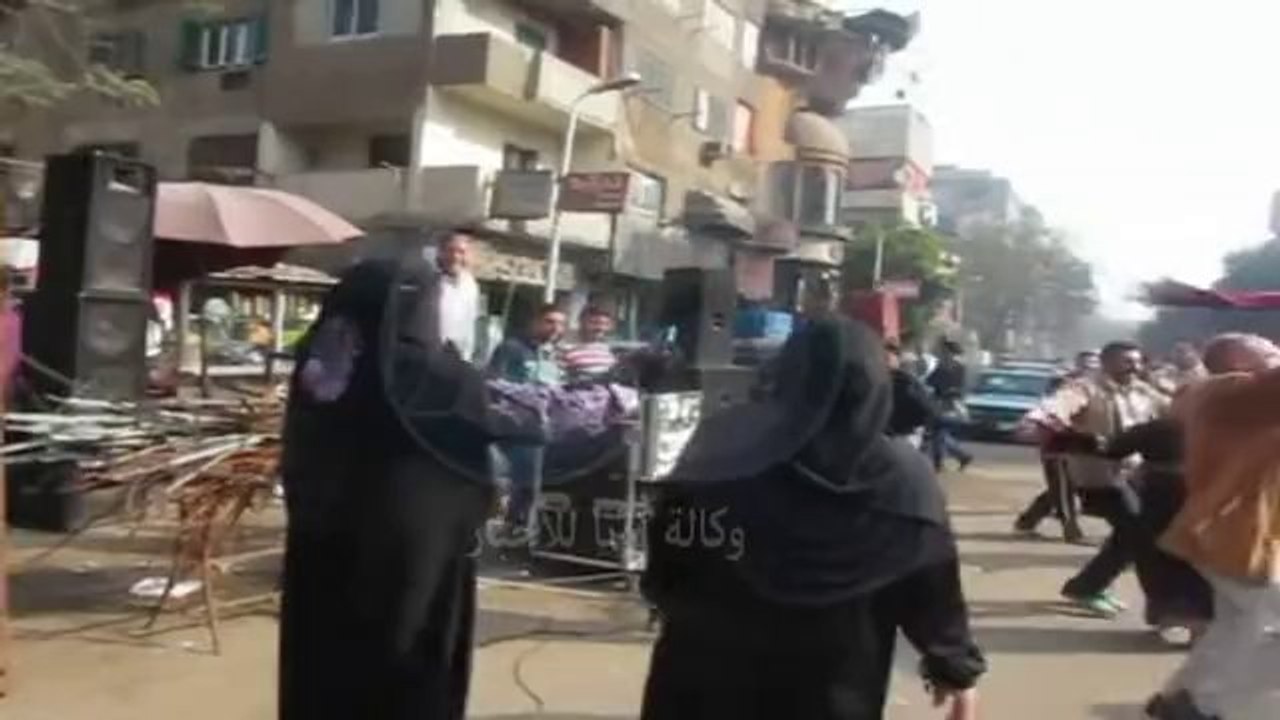 أهالي بولاق يرقصون علي أنغام "تسلم الايادي" أمام لجان الاستفتاء