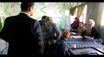 ألاف المواطنين يتوافدون على اللجان الانتخابية بمدينة العريش