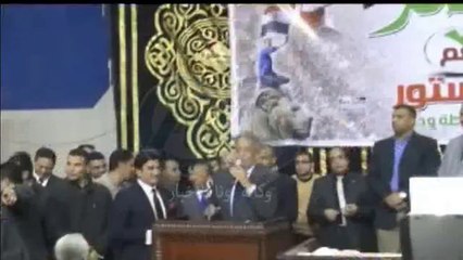 أهالى المنوفية يستقبلون عمرو موسى بصور للسيسي وهتافات "نعم للدستور"