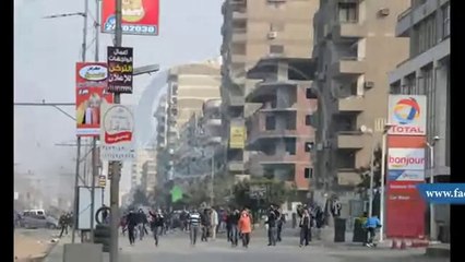 متظاهري الإخوان يردون على قوات الأمن بالحجارة وقنابل الغاز