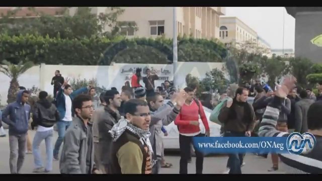 طلاب الإخوان يقطعون شارع النصر