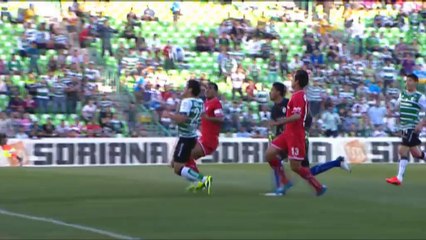 Mexique - Il marque et se prend le poteau