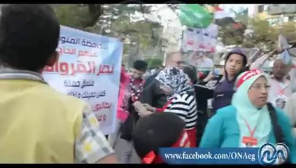ضرب صورة الشيخ حمد بن جاسم بالحذاء