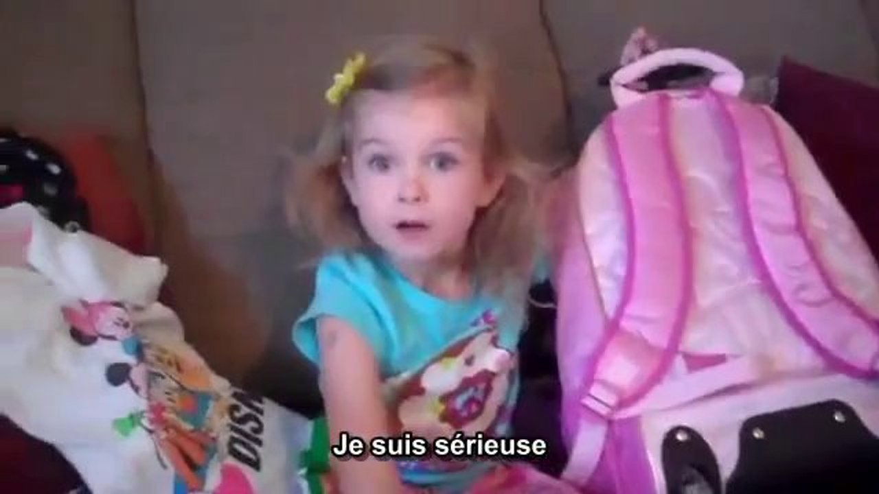 Elle est tellement heureuse d'aller à Disneyland qu'elle en pleure