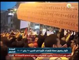 السادة المحترمون: الثوار ينصبون مسلة لشهداء الثورة في ميدان التحرير 25 يناير 2012