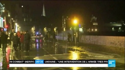 TEMPETE SUR L'ILE DE SEIN - GRANDE MAREE, VAGUES 9 à 12 mètres (02 février 2014)