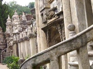 le palais idéal du factreur CHEVAL . .(the ideal palace of the mailman HORSE)