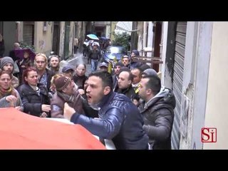 Download Video: Napoli - I trans fermano i disoccupati che occupano Sansevero -live- (03.02.14)