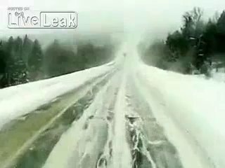 Feci trafik kazasının görüntüsü kamerada!